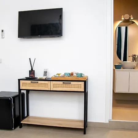Domus Carmela Bed & Breakfast 4*